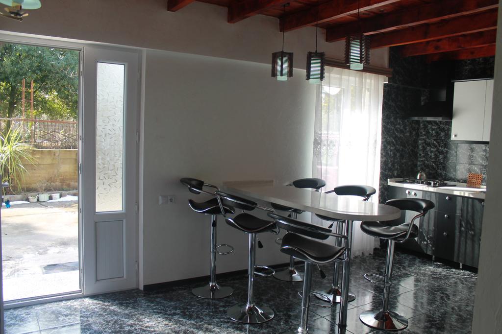 Guest House Maxim Махинари Екстериор снимка