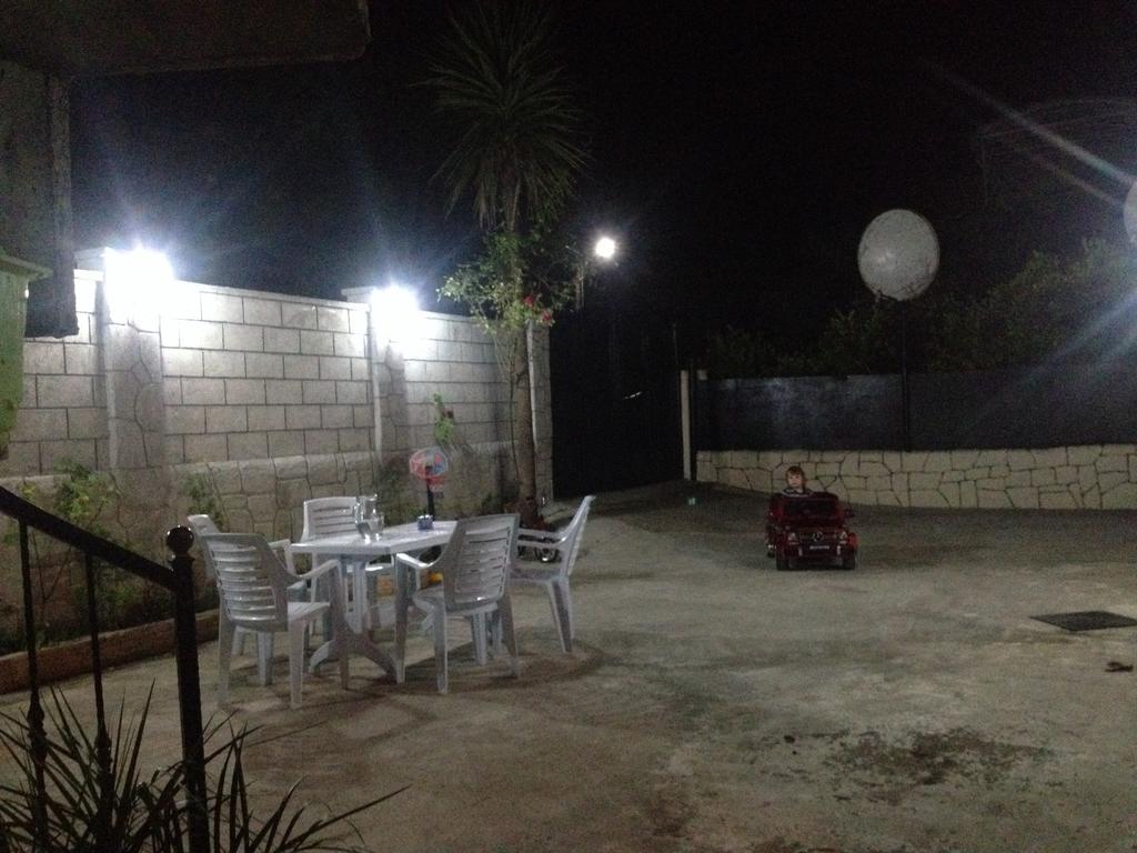 Guest House Maxim Махинари Екстериор снимка